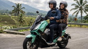7 Motor Listrik yang Kuat Buat Boncengan dan Anti Macet di Tanjakan