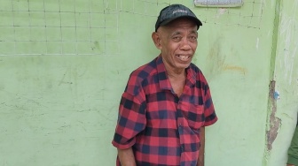 Jualan Pakai Kursi Roda, Pak Tarno Jawab Kekhawatiran Netizen Soal Kondisinya saat Ini