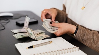 Realitas Pahit Gaji UMR: Saat Kerja Tak Selalu Sejahtera