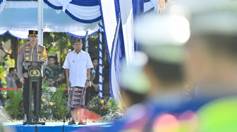 Jumlah Turis Empat Kali Lipat dari Penduduk, Gubernur Koster Sebut Orang Bali Makin Terpinggirkan