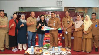 Tangis Haru di Undian Bank Sumsel Babel, Pensiunan Ini Bawa Pulang Hadiah Utama