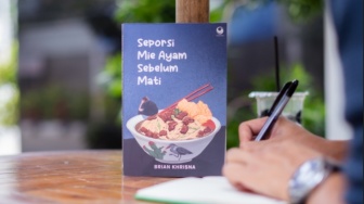 Novel Seporsi Mie Ayam Sebelum Mati: Menyusuri Luka dan Alasan untuk Bertahan