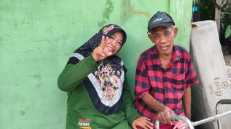 Tak Sekadar Cari Uang, Ini Alasan Mulia Pak Tarno Tetap Ngamen Sulap Meski Terkena Stroke