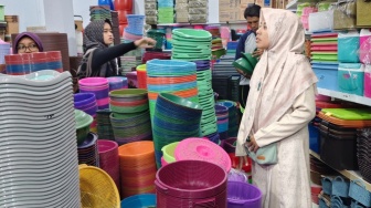 Harga Plastik Naik, Dompet Rakyat Tercekik