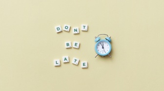 Stop Budaya Ngaret: Mulai Normalisasi Datang Tepat Waktu