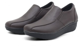 Dari Pantofel hingga Wegdes! Ini 5 Pilihan Sepatu Kerja Stylish untuk Guru