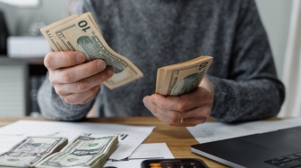 Dibayar Sesuai UMR, Kenapa Tetap Kekurangan? Realita yang Jarang Dibahas