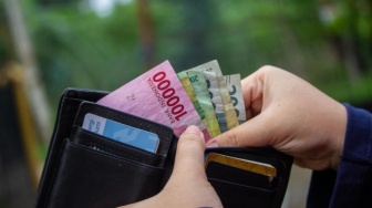 Anatomi Gaji Minimum: Menghitung Sisa Hidup di Balik Angka-Angka Mustahil