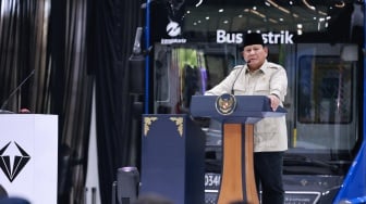 Prabowo Resmikan Pabrik Perakitan Kendaraan Listrik di Magelang