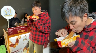 Dicelup Saus Lumer, Alasan Ayam Goreng Krispi Ini Jadi Street Food Favorit