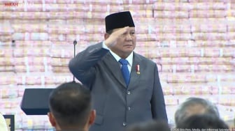 Momen Prabowo Beri Hormat ke Satgas PKH, Tegaskan Tak Gentar Hadapi Pencuri Uang Negara