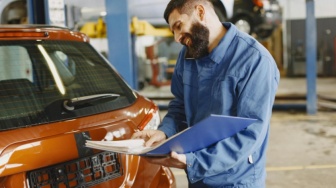 Bagaimana Cara Mengetahui Riwayat Servis Mobil Bekas? Cek Hal Ini