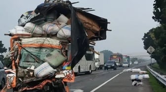 Akhir Tragis Perjalanan Truk Pakaian di Tol Jomo: Sopir dan Kernet Tewas di Tempat