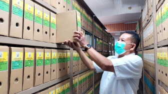 Kisah Nurdin dan Irwan: Tiga Dekade Menyelamatkan Sejarah dari Ancaman Lupa