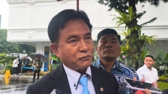 Menko Yusril: Kami Dengar Riza Chalid Ada di Malaysia