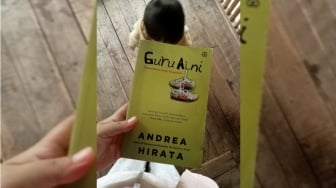 Kisah Desi dan Aini: Saat Idealisme Guru Bertemu Tekad Baja Sang Murid