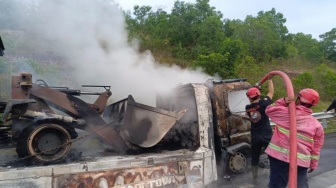 Lidah Api Mengamuk di Tol Lampung: Detik-Detik Truk Towing dan Muatannya Hangus Terpanggang