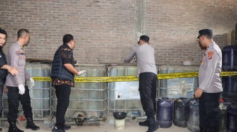 Kedok Pertamini Pringsewu Terbongkar: Iwan Raup Rp2,5 Miliar dari Solar-Pertalite Oplosan