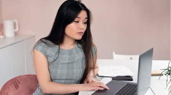 UMK Kabupaten vs Kota: Jaraknya Cuma Kilometer, Tapi Nasibnya Kok Beda Jauh?