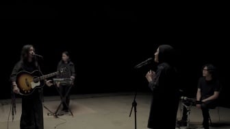 Refleksi Lagu Runtuh: Ketika "Baik-baik Saja" Jadi Kebohongan Paling Melelahkan