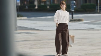 Tren Fashion 2026: Siluet Longgar Jadi Andalan, Ini Cara Bikin Outfit Simpel Terlihat Statement