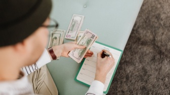 Di Balik Angka UMR: Ada Cerita Perjuangan di Tengah Kebutuhan yang Meningkat