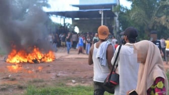 Amarah Warga Serbu Diduga Rumah Bandar Narkoba Berujung Kapolsek Panipahan Dicopot