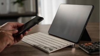 7 Tablet SIM Card 5G dengan Keyboard Bawaan untuk Kerja Remote