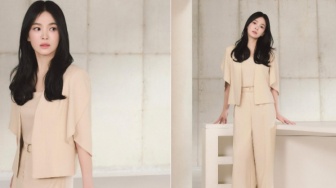 5 Ide Outfit Kantoran ala Song Hye Kyo, Elegan dan Formal Banget!