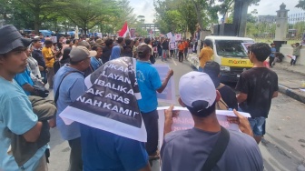 Massa TNTN Kembali Aksi di Kantor Gubernur Riau, Tolak Relokasi!