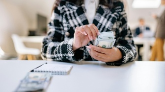 Gaji UMR Katanya Cukup, tapi Mau Jajan dan Healing Harus Mikir Seribu Kali