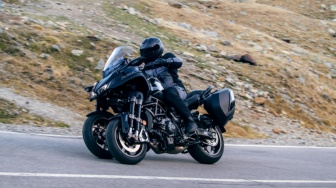 Bobot Nyaris 300 Kg Tapi Tetap Lincah Menikung? Intip Rahasia Suspensi Gila Yamaha Niken GT