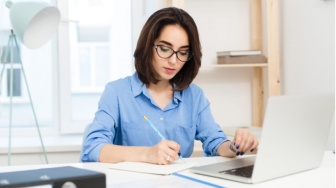 "Skripsi yang Baik Adalah Skripsi yang Selesai": Curhat Mantan Mahasiswa Si Paling Perfeksionis