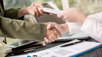 Economy Hingga Universal Basic Income: Beranikah Indonesia Mengubah Konsep UMR 8 Jam Kerja?