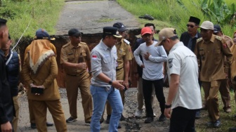 Urat Nadi Way Tenong Terputus! Parosil Instruksikan Sambung Kembali Jalan Padang Tambak