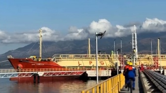 Berlayar Sampai ke Pulau Sumbawa, Pertamina Pastikan Kompor Warga Tetap Menyala