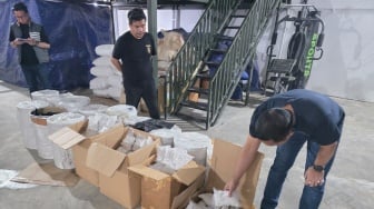 Polda Metro Bongkar Pabrik Zenith di Semarang, Sita 1,83 Ton Bahan Baku