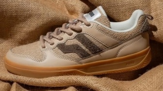 5 Sepatu Jalan Lokal Paling Empuk dan Stylish, Auto Jadi Bintang Tongkrongan