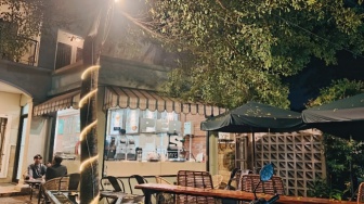 Perpus Library Cafe Malang: Surganya Kutu Buku yang Bikin Nagih Balik Lagi!