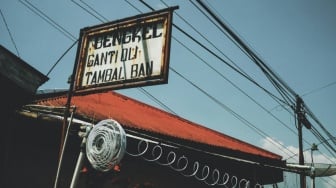 Bengkel dan Perempuan: Memaksa Berani untuk Sekadar Servis Motor?