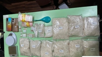 Lolos dari Bandara Soetta, Sabu 4,8 Kg Kiriman dari Iran Disergap di Pamulang!