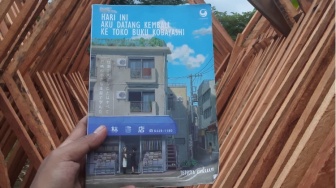 Seluk-Beluk Distribusi Buku di Balik Kehangatan Toko Buku Kobayashi