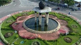 Belajar Melambat dan Bernapas di Tengah Riuh Bundaran Satam Tanjung Pandan