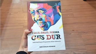 Membaca Dalil-Dalil Agama Gus Dur: Menyusuri Jembatan Keilmuan Islam di Indonesia