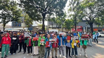 Aktivis Mahasiswa Geruduk MK, Minta Kasus Air Keras Andrie Yunus Tak Masuk Peradilan Militer