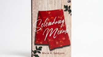 Selendang Merah: Rahasia Kelahiran dan Nama Terlarang yang Kembali Dicari