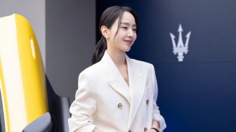 Gaya Casual ke Formal Look, 4 Ide Outfit ala Shin Hae Sun yang Super Chic!