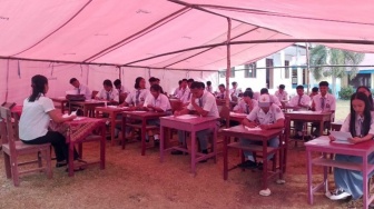 Kisah Siswa Pulau Batang Dua Tempuh Ujian Kelulusan di Tenda Pengungsian