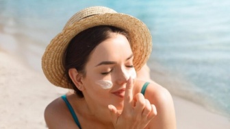 7 Sunscreen yang Bagus untuk Memutihkan Wajah dan Atasi Flek Hitam