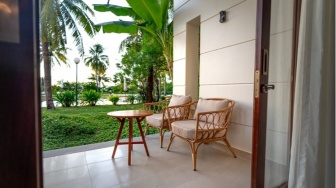 Menemukan Jeda di Teras Rumah: Saat Kenyamanan Ternyata Berada Begitu Dekat